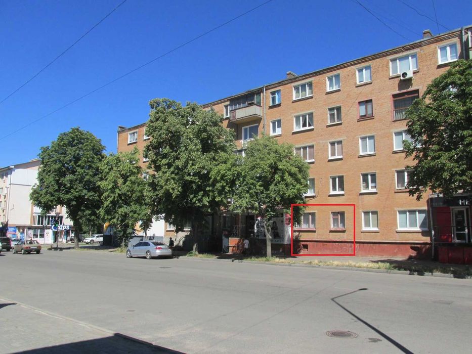 Продам 3 к. кв., р-н Центр-Центр. ринок  -зручно під магазин