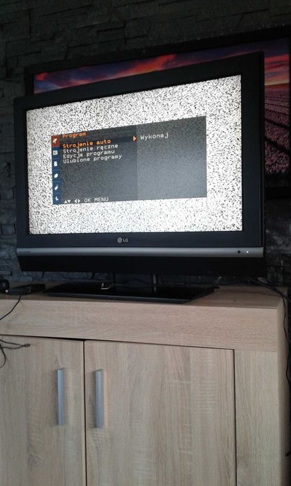 dwa telewizor LG   32 cali  i 42 do serwisu