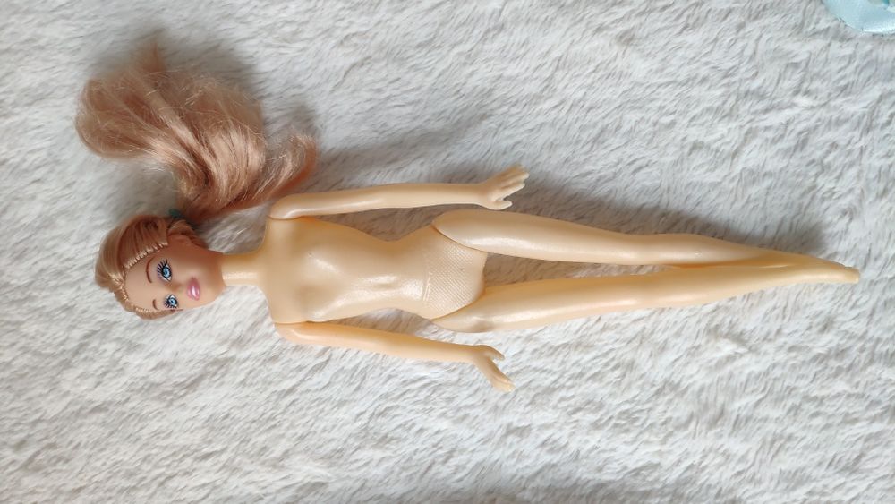 Lala z plastiku w typie "Barbie"