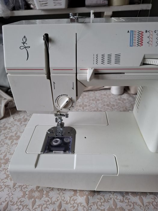 Maszyna do szycia Singer 2818C