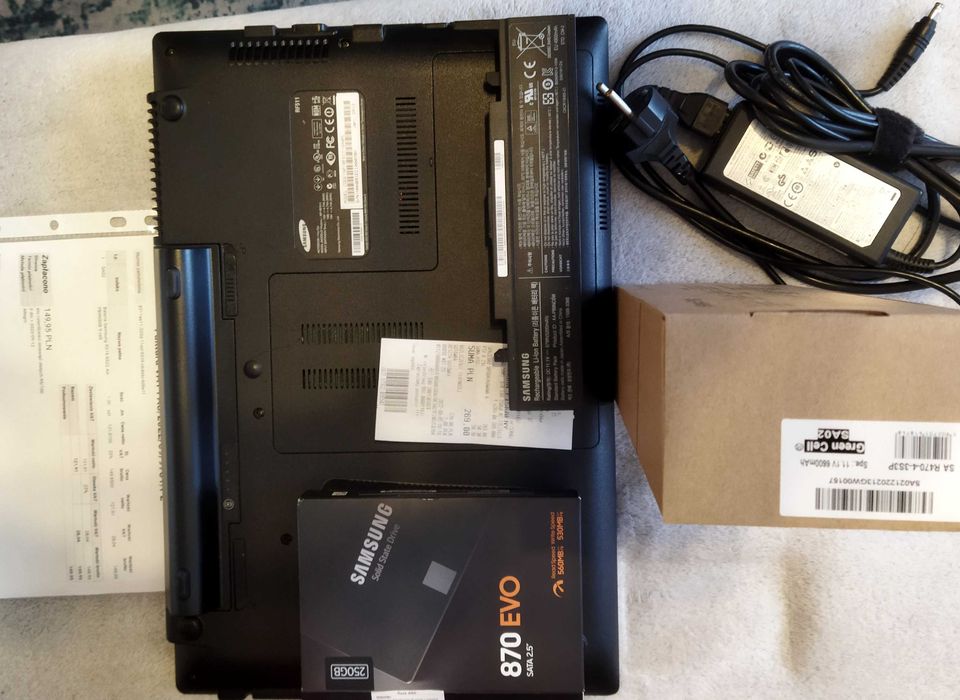 Samsung 15.6 cala NP-RF511 , i5/8GB/SSD250 Windows 10