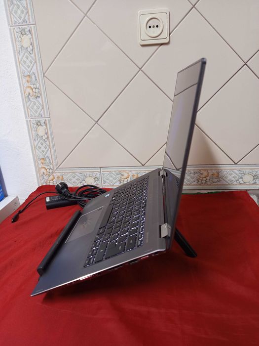 Ecrã Touch Core i5/Ram 16gb/SSD Nvme 256GB