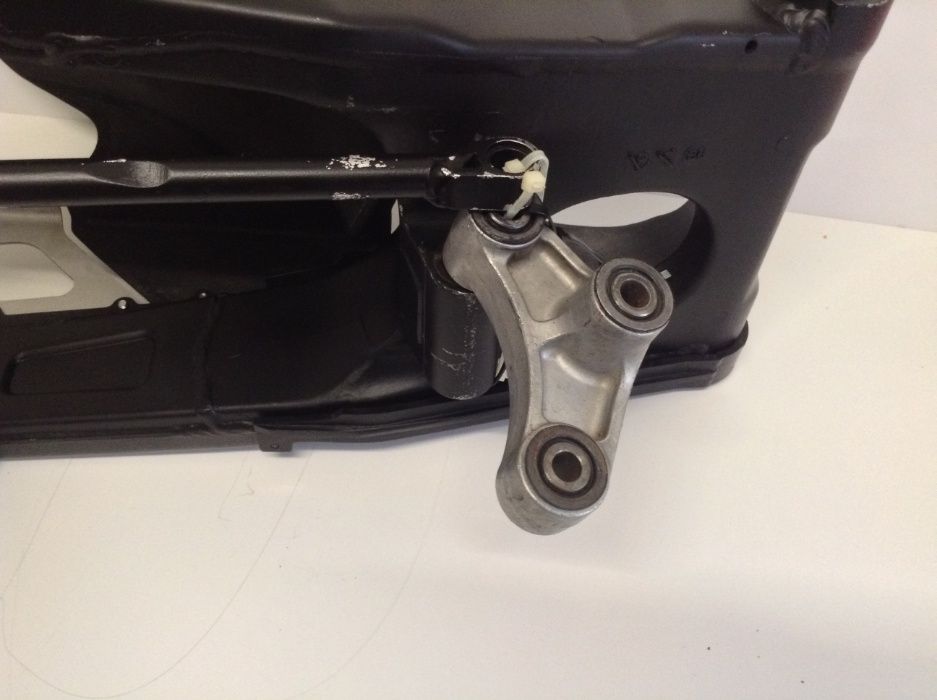 Vendo braço oscilante usado de Kawasaki zx750r 1994 completo