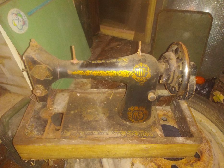 Швейну машинку б/у продам продам