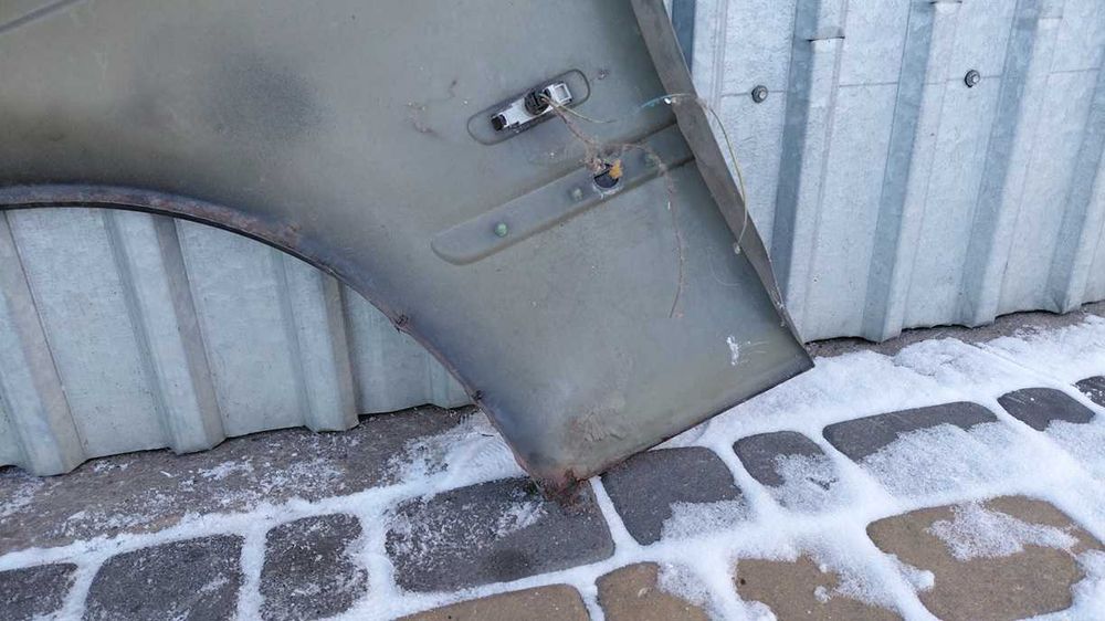 Błotnik Prawy Bmw E46 sedan kombi Przedlift stahlgrau metallic 400/7