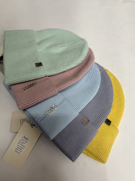 Весняно-осіння  жіноча шапочка