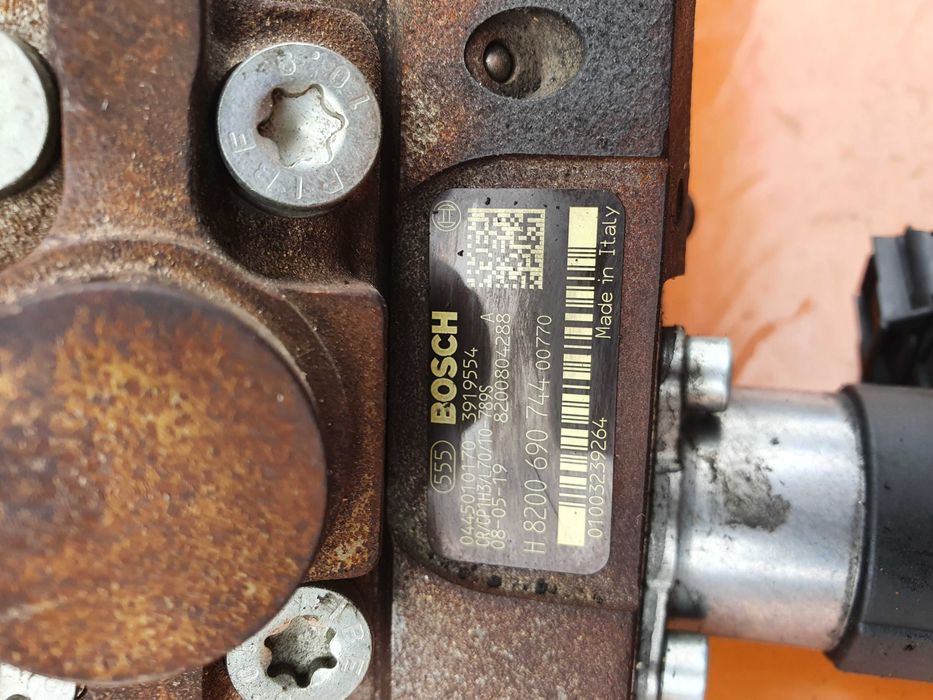 Паливний насос ТНВД Рено Opel Trafic 2.0DCi Bosch H8200690744