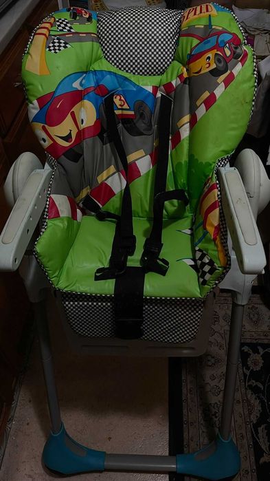 Cadeira de refeições para bebê.