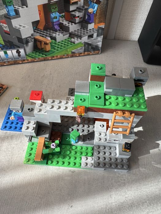LEGO Minecraft The Zombie Cave 2 Лего майкрафт печера зомбі