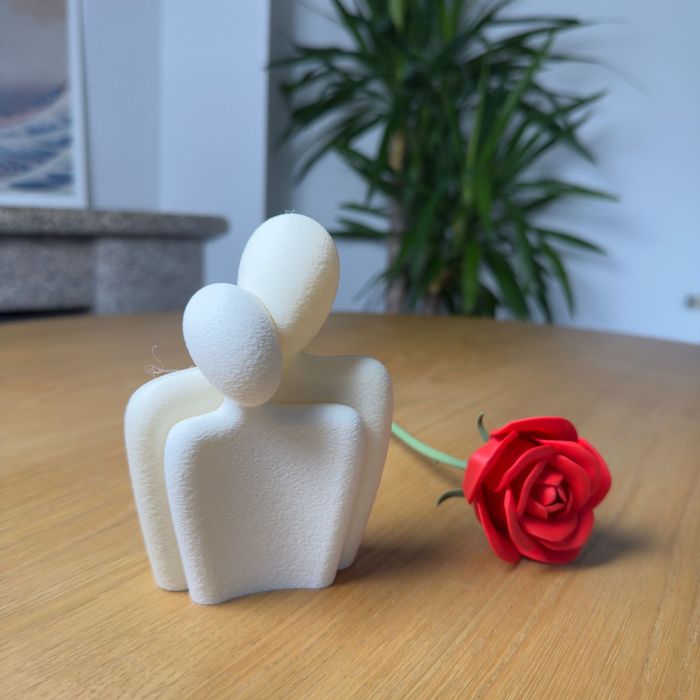 Valentine's Day Lovers Statue