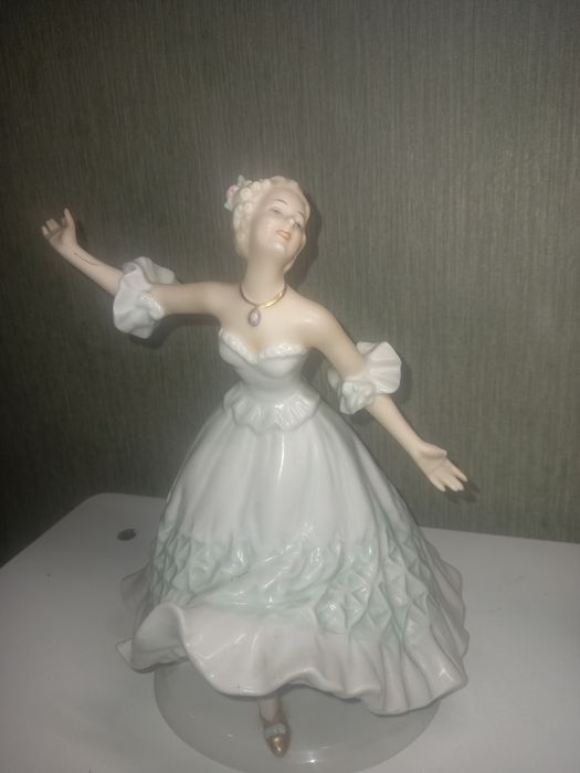 Фарфоровая статуэтка времен СССР Германия  23см