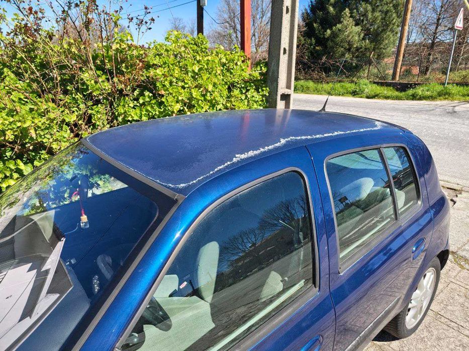 Renault Clio 1.4 16V Privilege Luxe – 2004 – Económico e Fiável