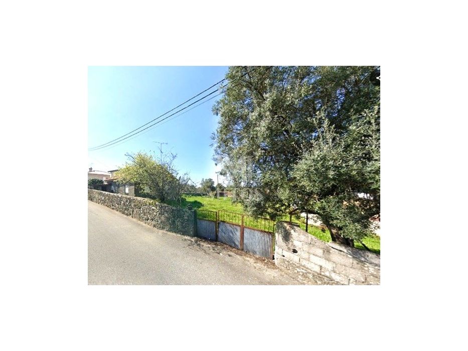 Moradia térrea para restaurar em zona privilegiada de Barroselas