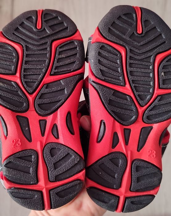 Сандалі закритий носочок