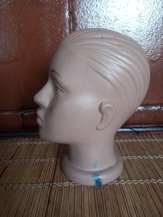 Продам манекен, торсы женские, столы раскладные торговые.