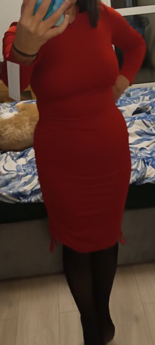 Sukienka czerwona marszczona uni