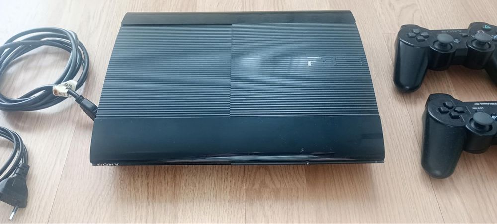 PS3 + 2 pady + 4 gry | Sprawna, zadbana