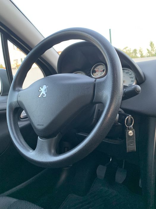 Peugeot 207 95 cv/ 61 mil kms/ 1dono/ motor corrente-IRREPREENSIVEL