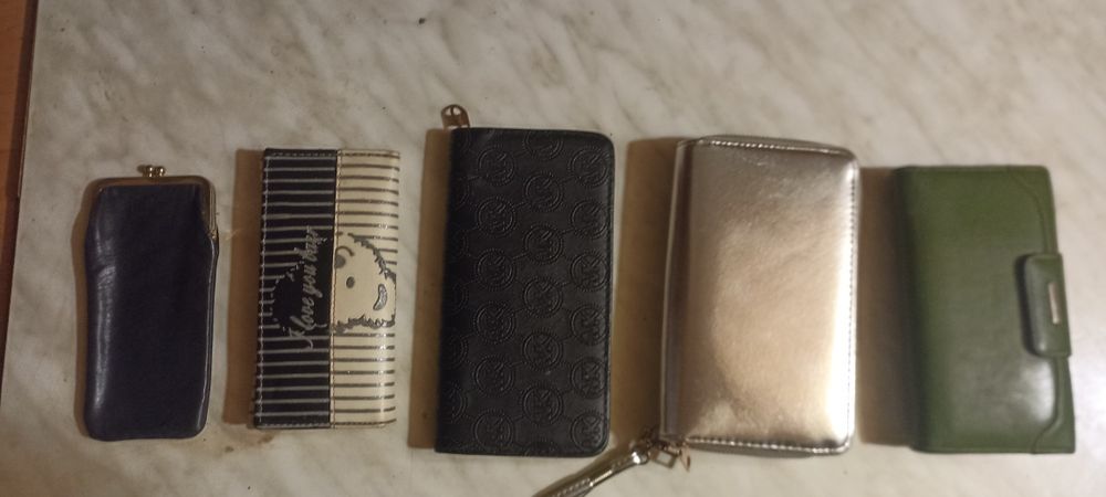 Кошельки разные..