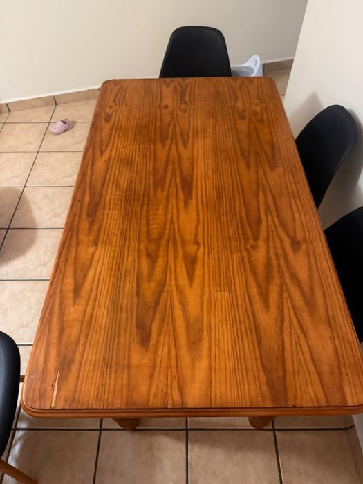 Mesa se cozinha em otimo estado