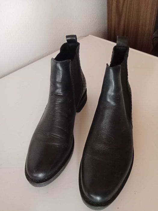 Dois pares de botas