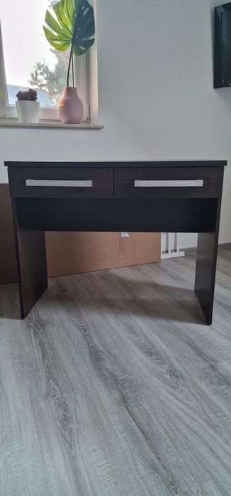 Biurko, komoda i dwie szafki nocne