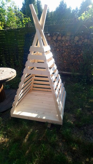 Super fajny domek drewniany. Tipi leśne .Domek Montessori,
