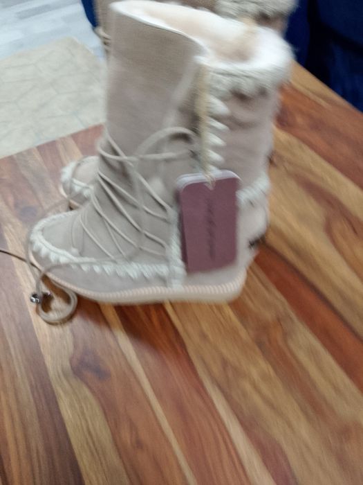 Piękne nowe ocieplane buty na koturnie r 39