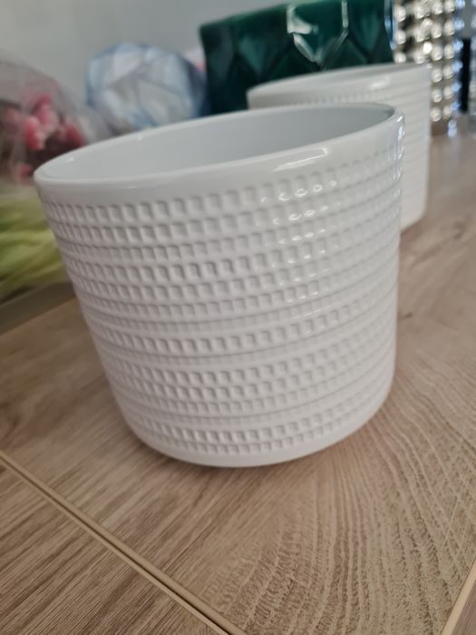 Sprzedam 2szt osłonek na doniczke.