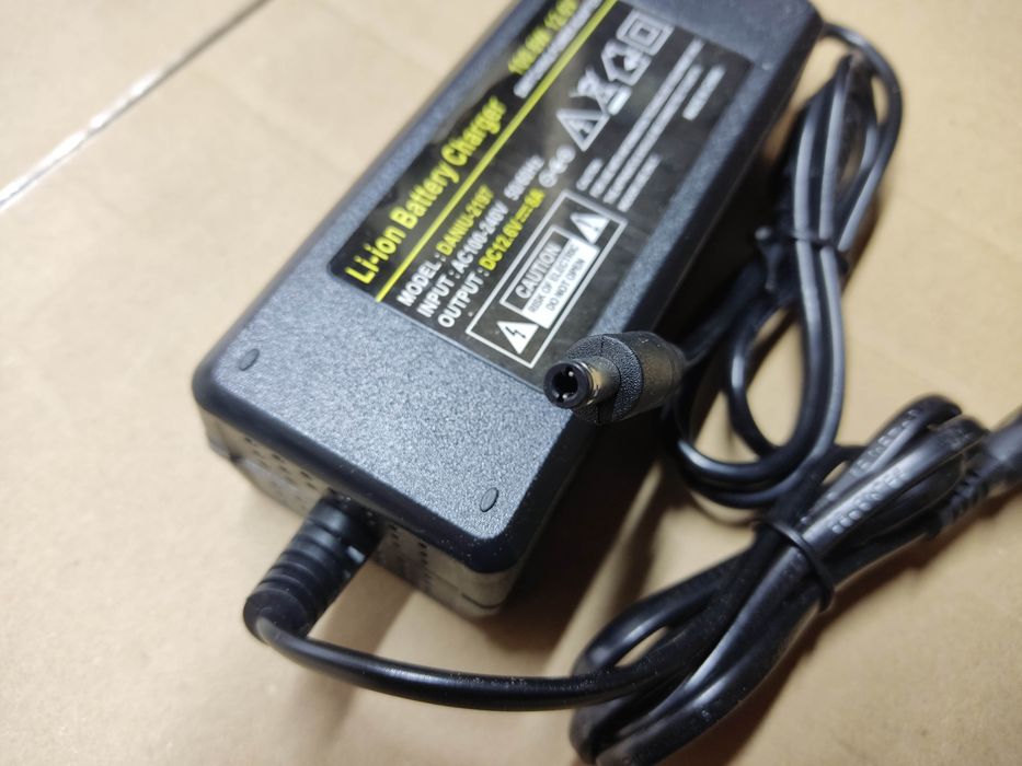 Ładowarka zasilacz 12,6V 8A do ogniw li-on