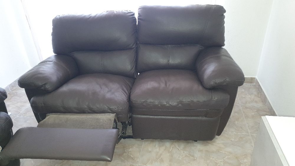 Sofá de pele usado em bom estado (NEGOCIÁVEL)