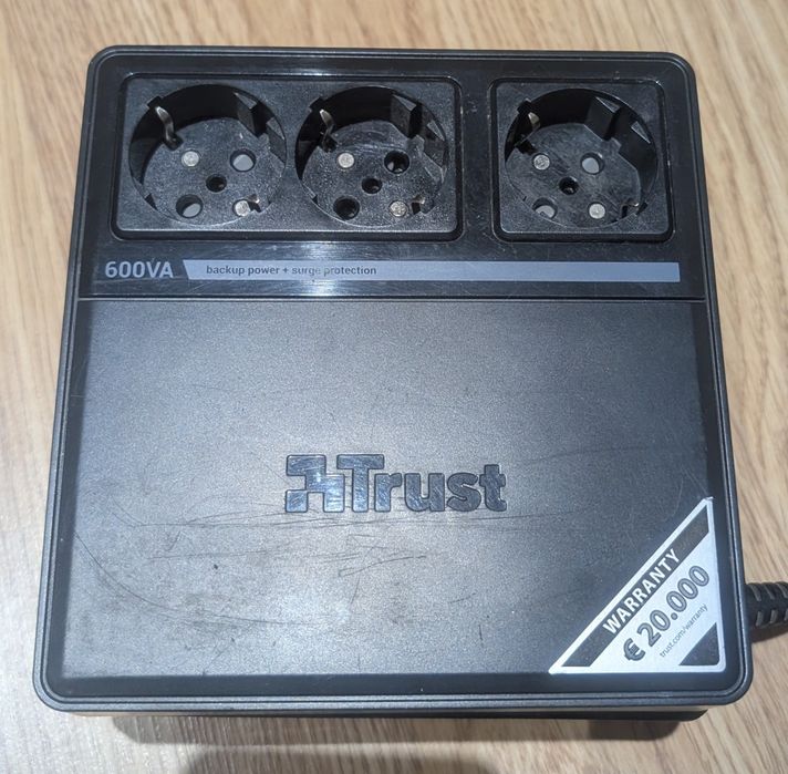 Джерело безперебійного живлення Trust 600VA УПС UPS ББЖ