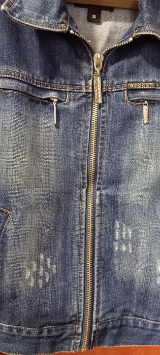 Куртка джинсова .