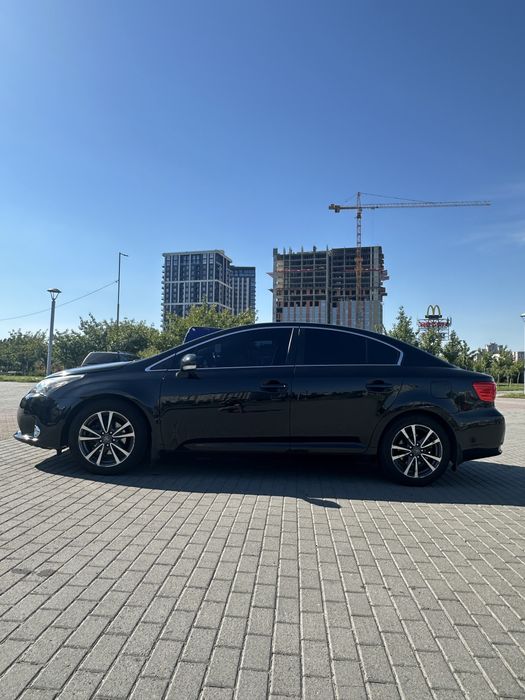 Продам автомобіль Toyota Avensis 2012р газ/бензин