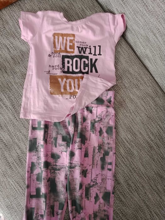 Футболка 8-9 років