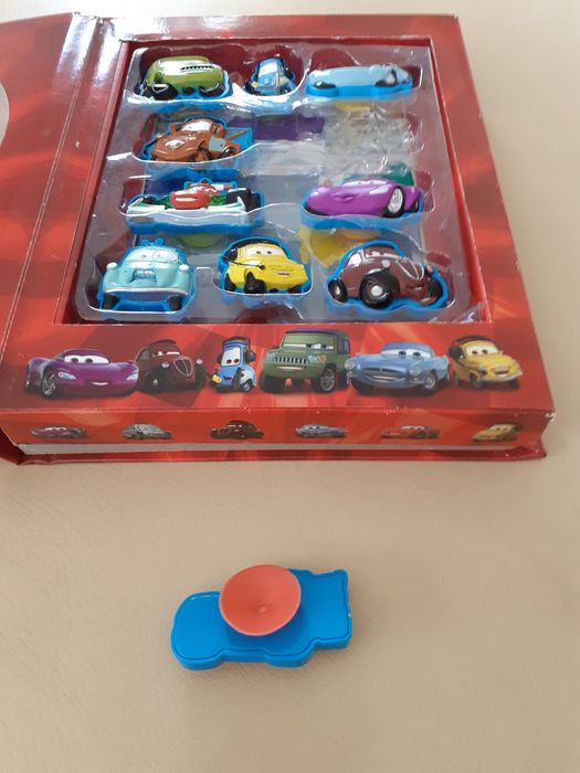 Carros e livro do faísca