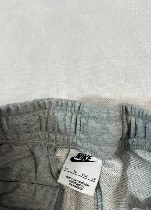 Klasyczne spodnie dresowe dresy Nike szare ze ściągaczami Basic