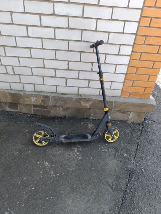 Продається самокат дитячий.
Самокат моделі Beast Scooter