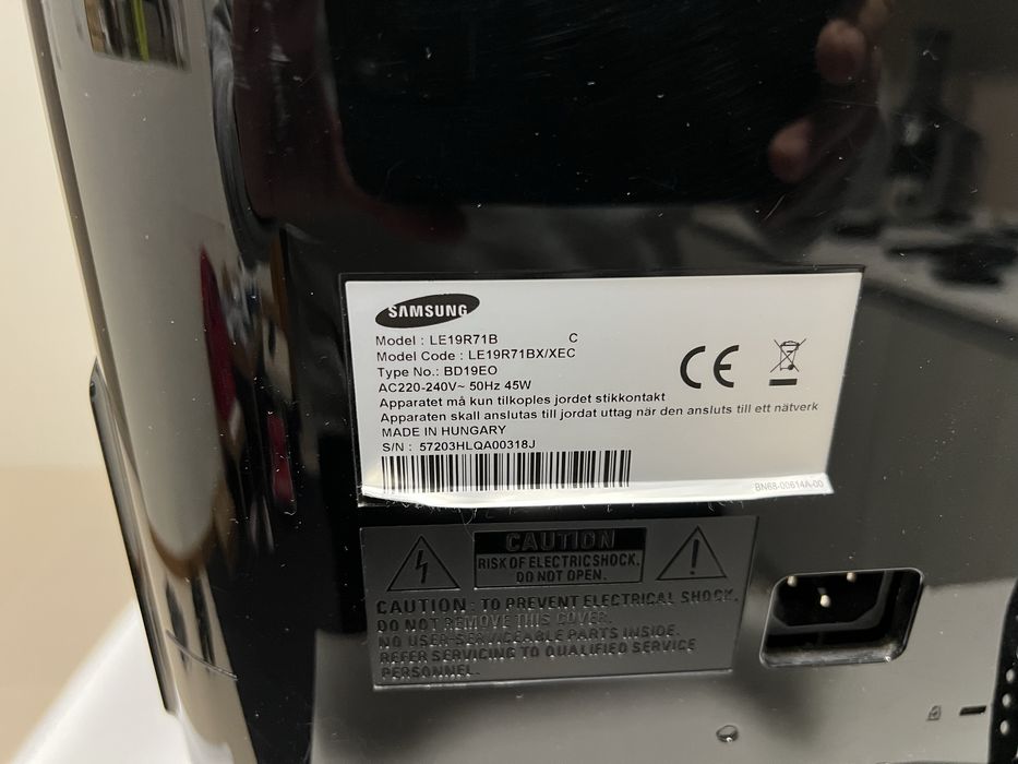 TV / Monitor  Samsung LE19R71B