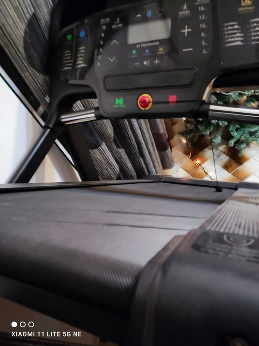 Passadeira de corrida para manter a forma, basicamente nova