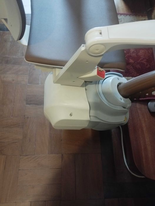 Cadeira elevatória curva