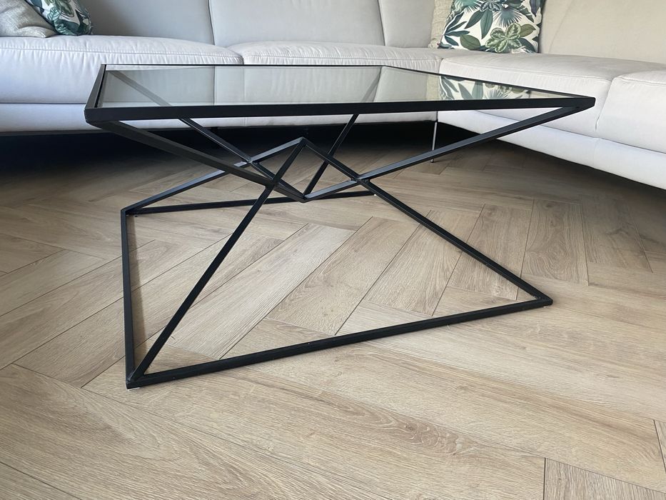 Stolik kawowy szklany w stylu loft
