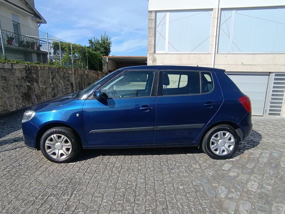 ✅ Skoda Fabia 1.2 HTP 70Cv

➡️ Kms: 276819
➡️ Ano: 2007/11

Viatura em bom estado, com manutenção em dia. Duas chaves.