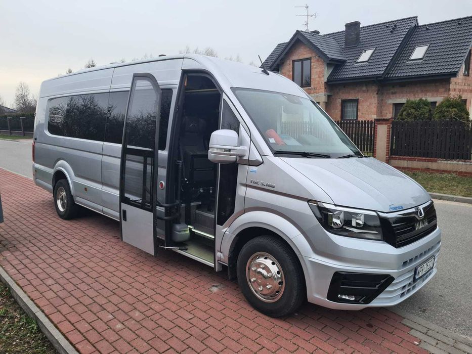 Wynajem busów Komorowscy-Bus od 8 do 20 osób na każdą okazję!