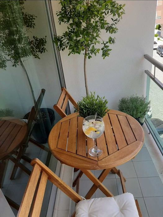 Conjunto dobrável de mesa e 2 cadeira em madeira