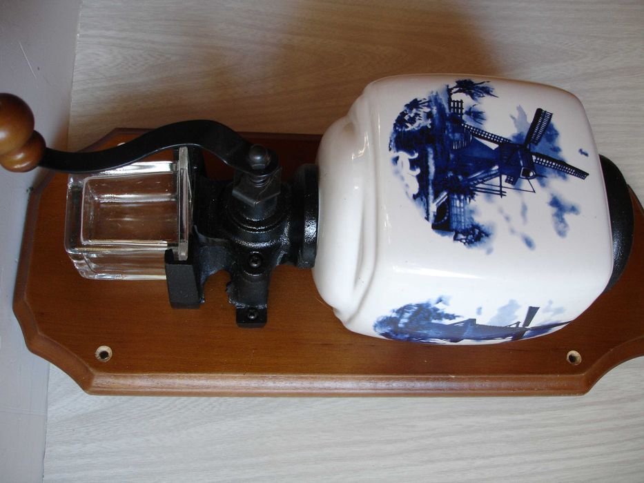 MŁYNEK ścienny do kawy