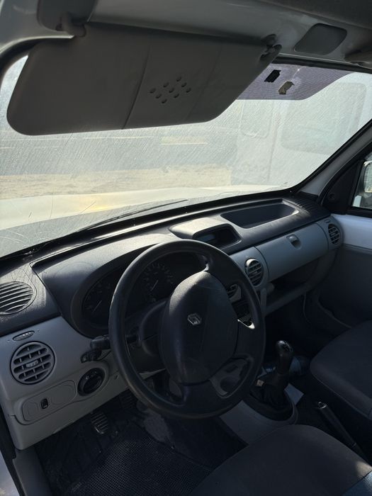 Renault kangoo acidentada
