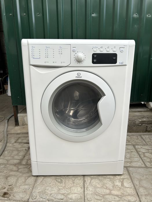 Стирально-Сушильная машина Indesit 7+5 кг.IWDE7125.Гарантия!