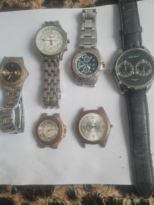 Zegarki zestaw zegarków.