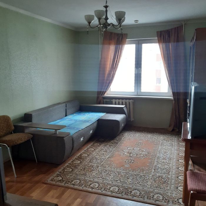 Комната с балконом возле озера